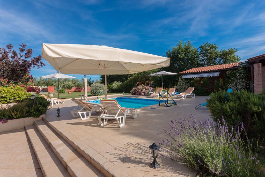 Hacienda Rosemary Villa Muntic ภายนอก รูปภาพ