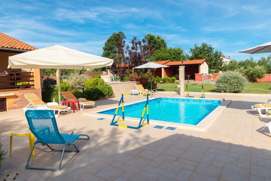 Hacienda Rosemary Villa Muntic ภายนอก รูปภาพ