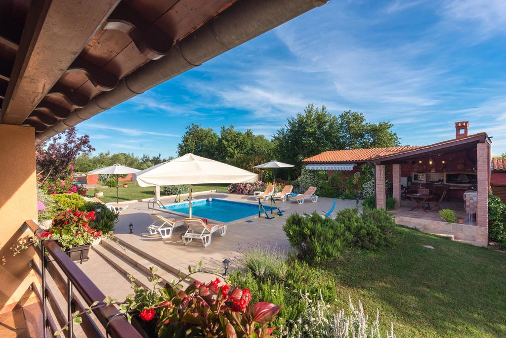 Hacienda Rosemary Villa Muntic ภายนอก รูปภาพ