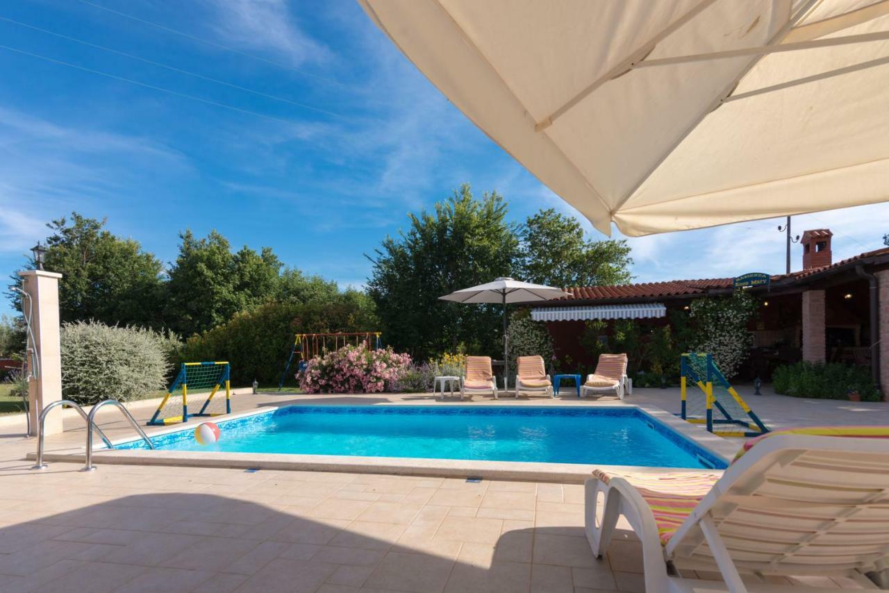 Hacienda Rosemary Villa Muntic ภายนอก รูปภาพ
