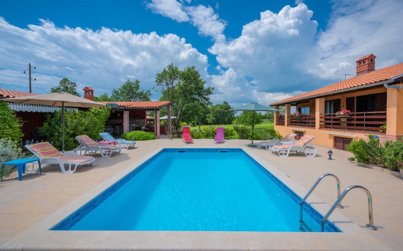 Hacienda Rosemary Villa Muntic ภายนอก รูปภาพ