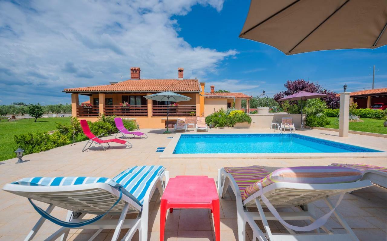 Hacienda Rosemary Villa Muntic ภายนอก รูปภาพ