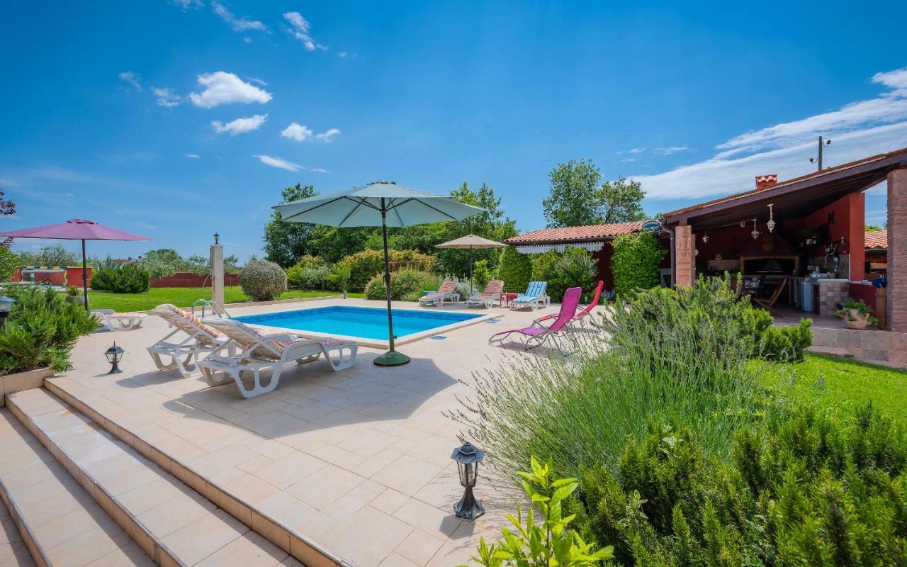 Hacienda Rosemary Villa Muntic ภายนอก รูปภาพ