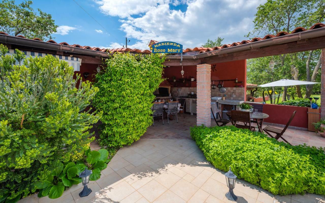 Hacienda Rosemary Villa Muntic ภายนอก รูปภาพ