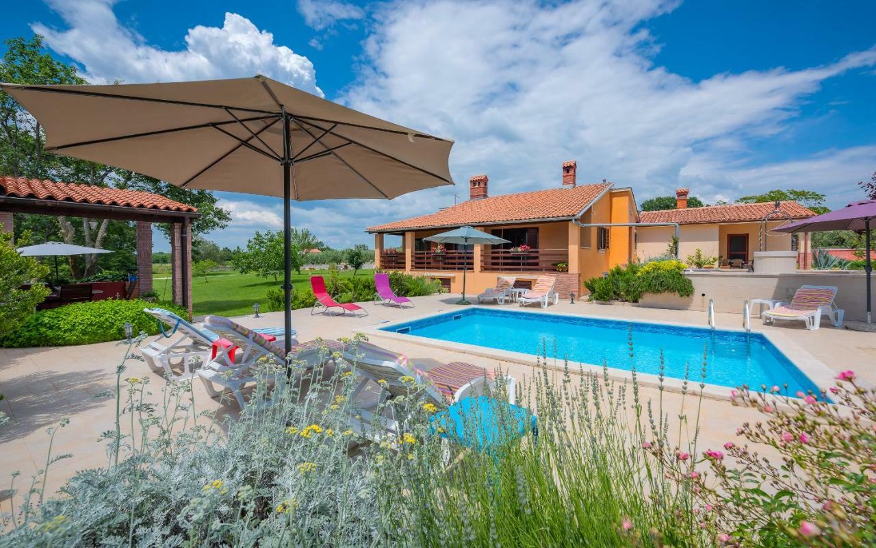 Hacienda Rosemary Villa Muntic ภายนอก รูปภาพ